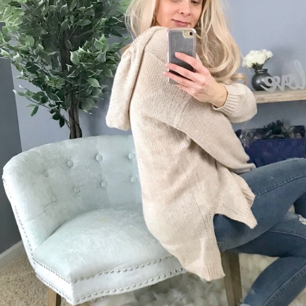 Camel/ivory hooded sweater - Picture 6 of 8